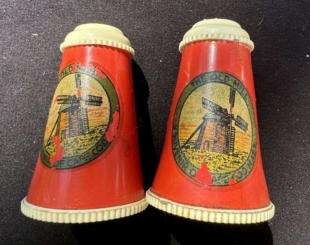 Vintage Palmer Plastics Red Salt & Pepper Shakers U.S.A. Old Mill MASS. -S1